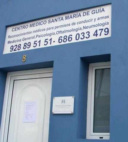¿Cómo puedo encontrar un centro médico en mi viaje?