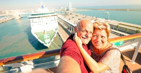 Lista de verificación para un crucero seguro para personas mayores, familias y parejas